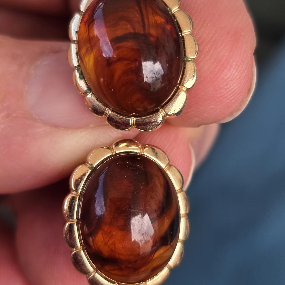 Avon Mens Cuff Links Elegant Gold and Brown